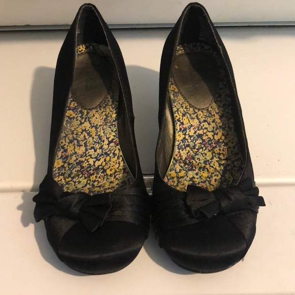 Mudd Heels - Picture 1 of 1